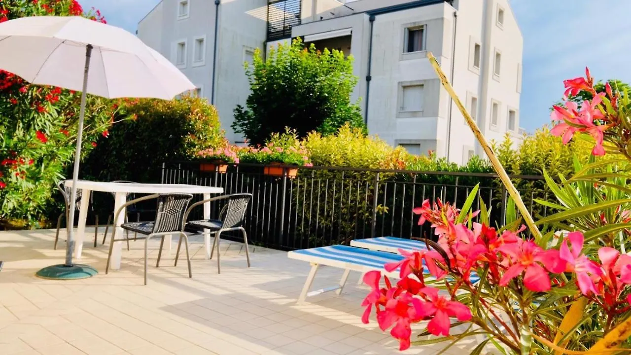Appartamento In Villa Daniela Con Piscina Privata Carraro Immobiliare Jesolo - Family Apartments 0*, Lido di Jesolo