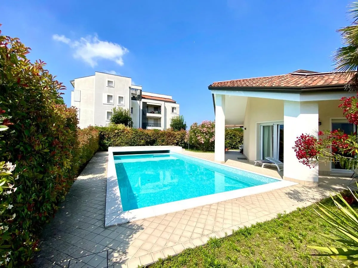 Appartamento In Villa Daniela Con Piscina Privata Carraro Immobiliare Jesolo - Family Apartments
