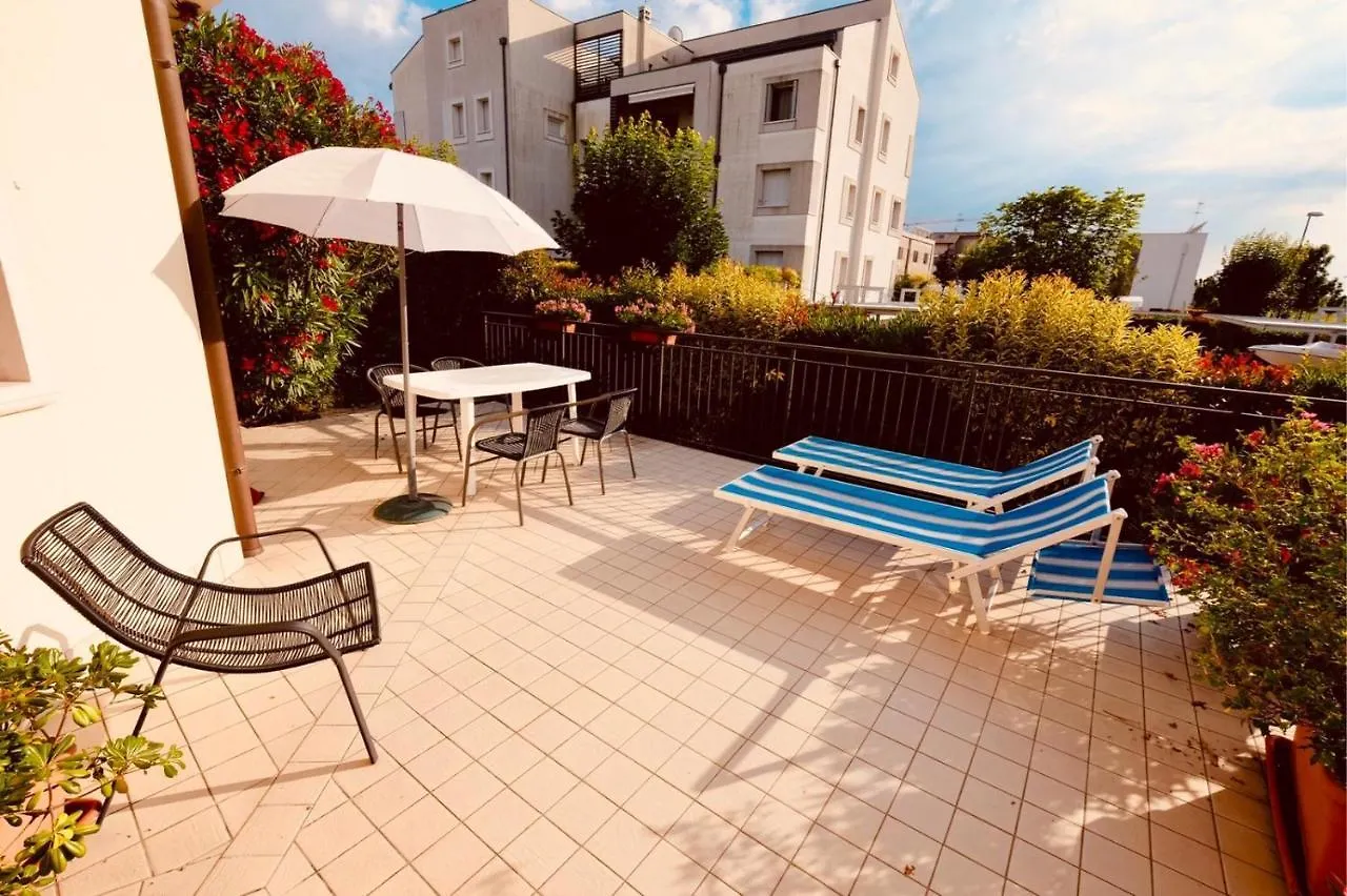 Appartamento In Villa Daniela Con Piscina Privata Carraro Immobiliare Jesolo - Family Apartments  Lido di Jesolo